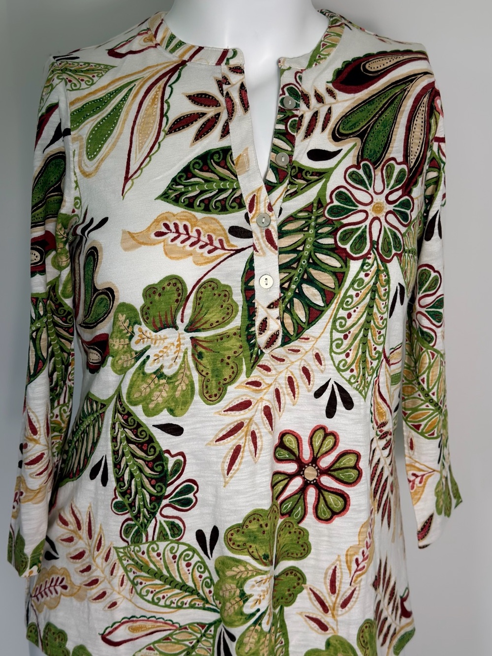 Chico’s NWT Floral Henley Top Size M Tropical Print 3/4 Sleeve